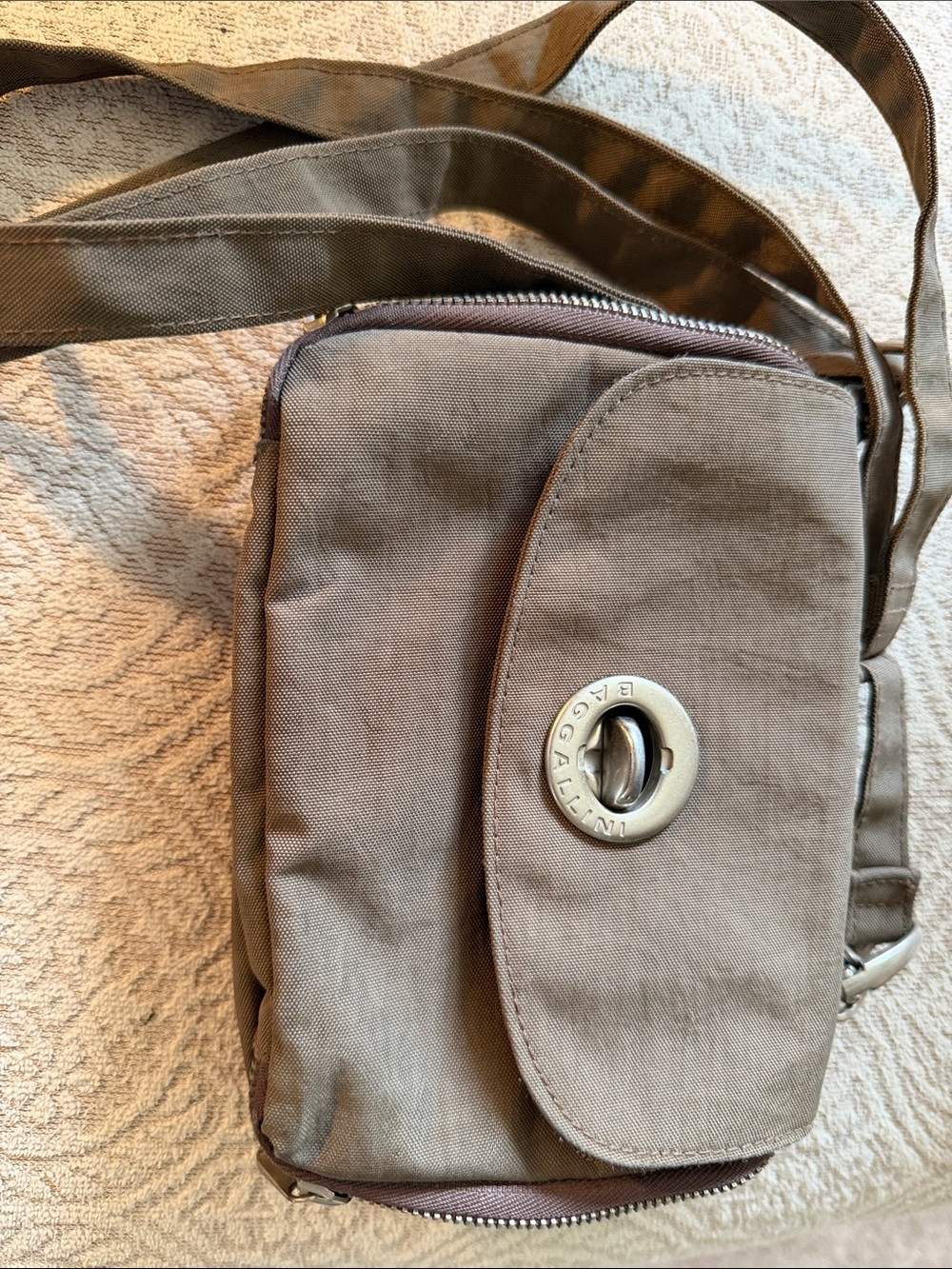 Baggallini Taupe Men's Messenger Crossbody
